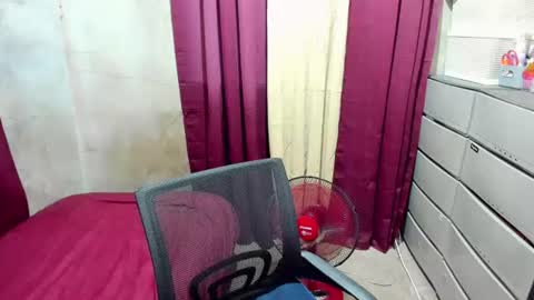 Snapshot of loveme_fiona chatting on June 23, 6:55 am loveme_fiona online show from June 23, 6:55 am