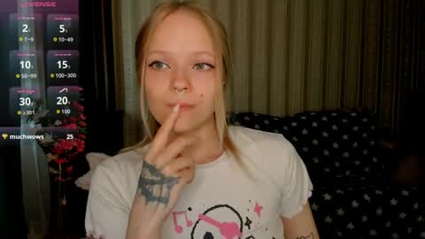 Snapshot of lovemelulu chatting on July 8, 9:36 am lovemelulu online show from July 8, 9:36 am