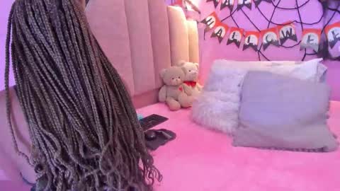 Snapshot of lovequeen02 chatting on November 4, 12:04 pm L O V E online show from November 4, 12:04 pm