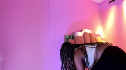 Snapshot of lovequeen02 chatting on November 14, 11:53 am L O V E online show from November 14, 11:53 am