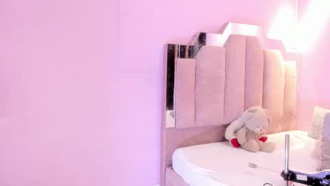 Snapshot of lovequeen02 chatting on November 19, 12:05 pm L O V E online show from November 19, 12:05 pm