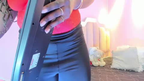 Snapshot of lovequeen02 chatting on November 23, 11:54 am L O V E online show from November 23, 11:54 am