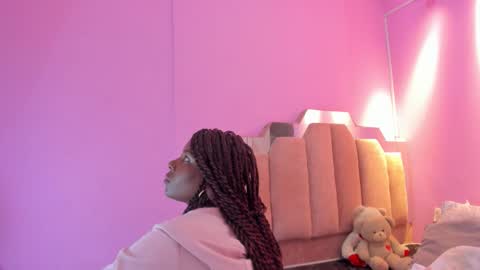 Snapshot of lovequeen02 chatting on November 30, 11:58 am L O V E online show from November 30, 11:58 am