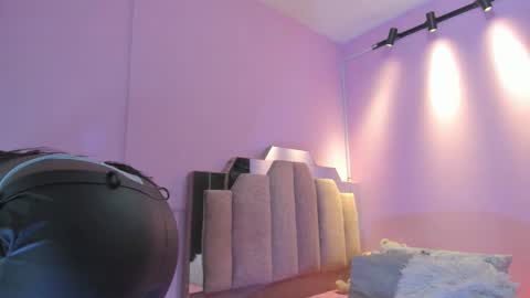 Snapshot of lovequeen02 chatting on December 1, 11:59 am L O V E online show from December 1, 11:59 am