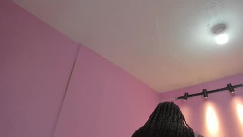 Snapshot of lovequeen02 chatting on December 3, 12:03 pm L O V E online show from December 3, 12:03 pm