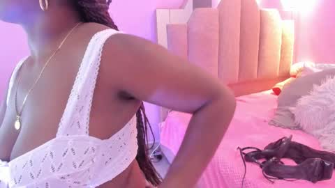 Snapshot of lovequeen02 chatting on December 14, 11:48 am L O V E online show from December 14, 11:48 am