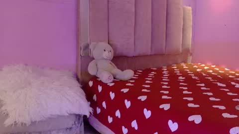 Snapshot of lovequeen02 chatting on July 28, 12:48 pm L O V E online show from July 28, 12:48 pm