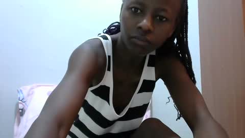 Snapshot of lovergal222 chatting on February 6, 9:43 am lovergal222 online show from February 6, 9:43 am