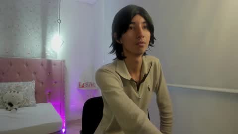 loverisu online show from February 18, 9:33 pm