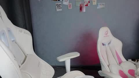lovers613228 online show from May 3, 2:56 pm