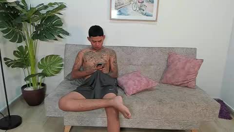 LILLY AND TRAVIS  online show from February 9, 11:20 pm