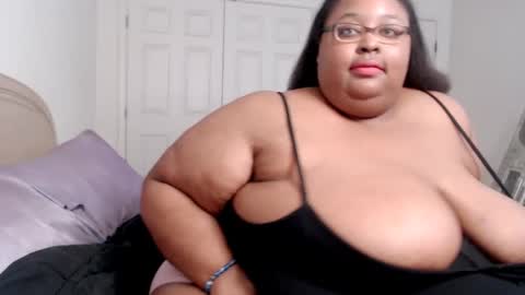 Snapshot of loves_aura chatting on January 21, 1:39 am Alyson online show from January 21, 1:39 am