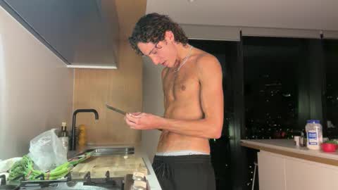 Snapshot of loves_leo chatting on February 23, 12:46 pm Leo Loves online show from February 23, 12:46 pm