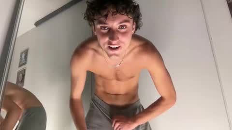 Snapshot of loves_leo chatting on March 20, 3:11 am Leo Loves online show from March 20, 3:11 am