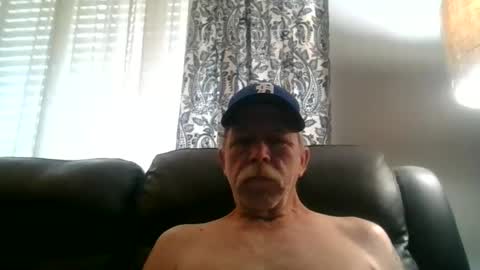 Snapshot of loves_pimk_snapper chatting on February 17, 3:20 pm loves_pimk_snapper online show from February 17, 3:20 pm