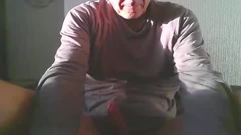 Snapshot of loves_to_cum2022 chatting on November 21, 8:46 am lovs2cum4u online show from November 21, 8:46 am