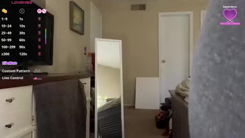 Snapshot of lovesarachristine chatting on February 7, 7:39 pm LoveSaraChristine online show from February 7, 7:39 pm