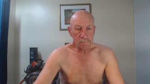 Snapshot of lovesblackazz chatting on December 13, 10:26 pm Lovesblackazz online show from December 13, 10:26 pm