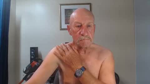 Snapshot of lovesblackazz chatting on December 14, 11:37 am Lovesblackazz online show from December 14, 11:37 am