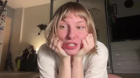 lovesstation online show from February 9, 4:00 pm