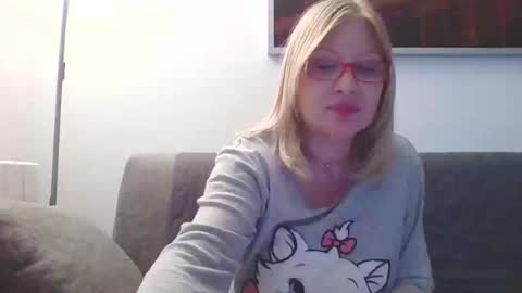 Snapshot of lovestar544963 chatting on December 29, 10:47 pm Marlyn online show from December 29, 10:47 pm