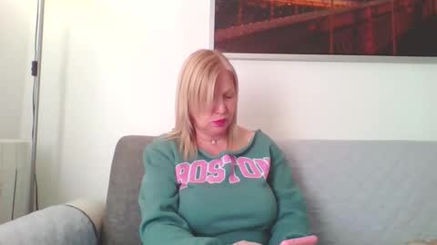 Snapshot of lovestar544963 chatting on November 29, 2:20 pm Marlyn online show from November 29, 2:20 pm