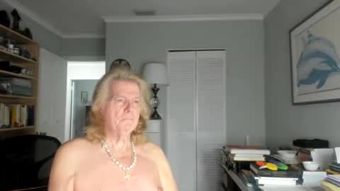 Snapshot of lovestylistwomen chatting on December 30, 3:03 am Michael online show from December 30, 3:03 am