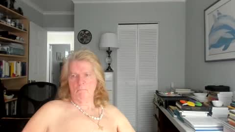 Snapshot of lovestylistwomen chatting on January 21, 3:10 pm Michael online show from January 21, 3:10 pm