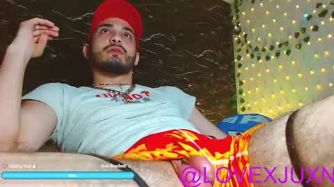 lovexjuxn77 online show from June 12, 10:19 pm