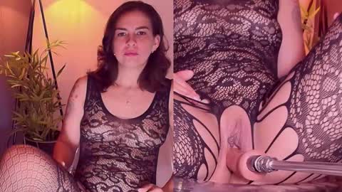 L A U R A  online show from October 5, 2:54 am