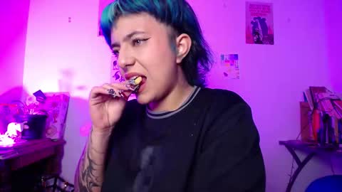 loving_alma online show from November 16, 3:45 am