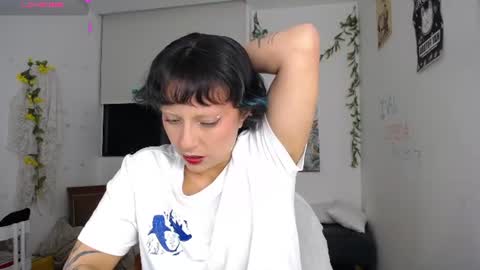 loving_alma online show from June 19, 3:44 am