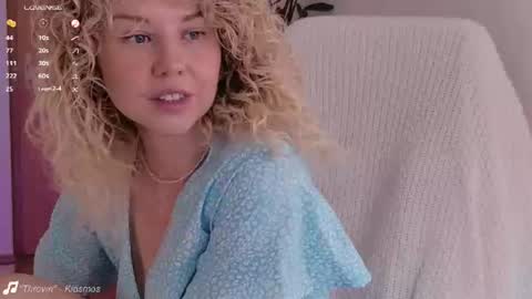 Snapshot of lowfreqsiren chatting on June 25, 2:21 pm . online show from June 25, 2:21 pm