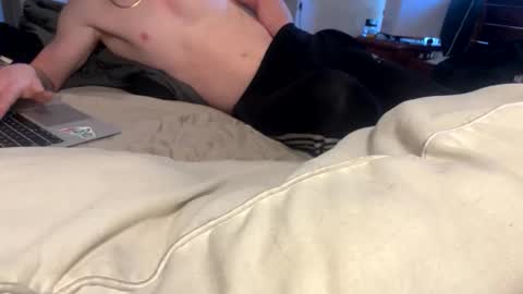 Snapshot of lowkey42011 chatting on November 23, 3:28 am lowkey42011 online show from November 23, 3:28 am