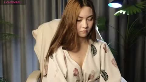 Snapshot of lowkeywild_ chatting on July 9, 4:27 am lowkeywild_ online show from July 9, 4:27 am