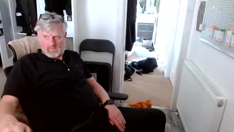 lowrylowry1 online show from April 27, 12:36 pm