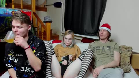 Snapshot of loyasteve chatting on December 25, 2:34 pm VECTORSTEVEPVT IS OPEN online show from December 25, 2:34 pm