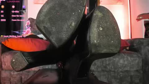 luanadabbraccio_ online show from February 27, 2:50 pm