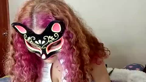 Snapshot of luanapowerful chatting on December 16, 5:43 pm luanapowerful online show from December 16, 5:43 pm