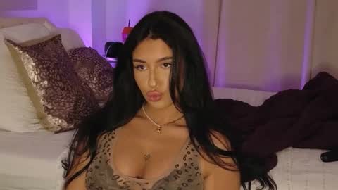 Snapshot of luanaxdess chatting on May 11, 7:00 pm Luana Dess online show from May 11, 7:00 pm