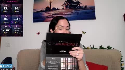 luara_ online show from November 18, 9:36 am