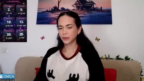 luara_ online show from November 28, 1:03 pm