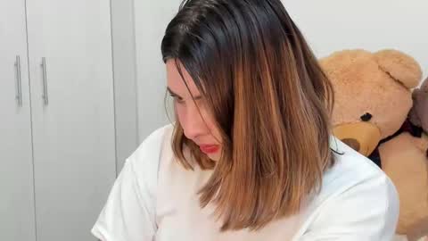 luara__01__lecat_1 online show from September 19, 1:40 am