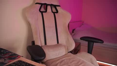 Snapshot of lubafox chatting on November 4, 6:51 pm Luba online show from November 4, 6:51 pm