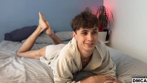 Snapshot of lucacharm chatting on April 8, 3:23 pm lucacharm online show from April 8, 3:23 pm