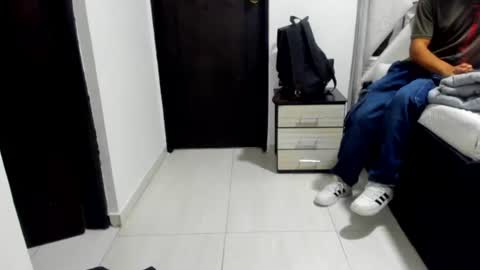 Snapshot of lucas_cruz1 chatting on June 18, 2:56 am lucas_cruz1 online show from June 18, 2:56 am
