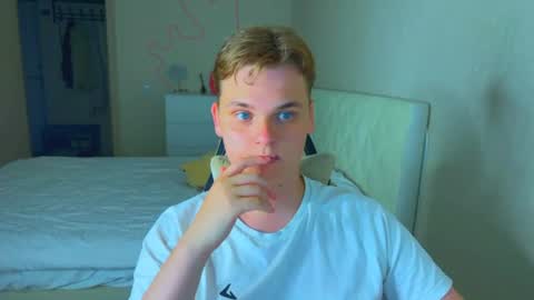 Snapshot of lucas_dany chatting on July 17, 5:07 pm Lucas Gill online show from July 17, 5:07 pm