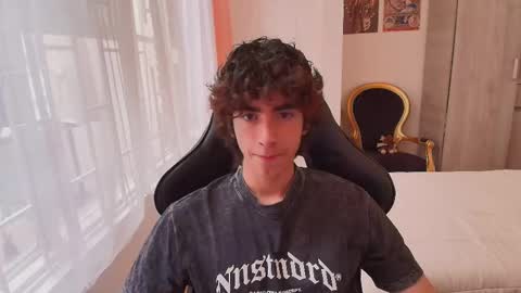 lucas_xo online show from October 23, 9:35 pm