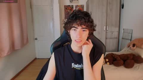 lucas_xo online show from December 1, 2:38 am