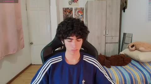 lucas_xo online show from April 4, 5:27 am